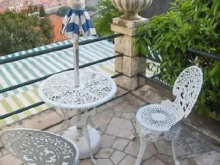 House With Garden Apartman *