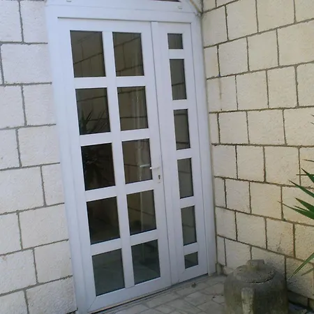 House With Garden *