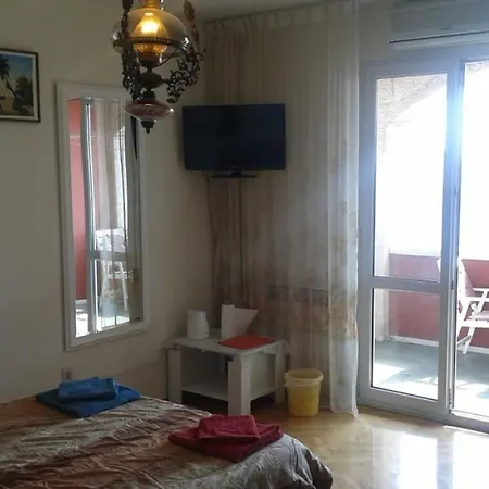 Apartman House With Garden